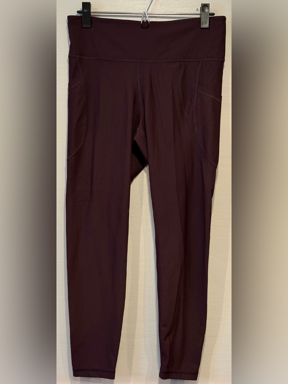 Old Navy Active Women's Maroon High-Waisted Pocket Leggings Size L